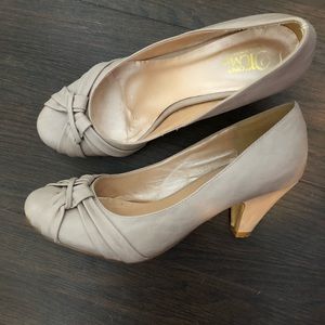 Nude kitty heels 👠 🥰